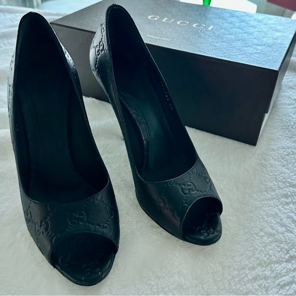 Gucci Black peep toe heels Size 40, 4.25 heel - gently worn in original box